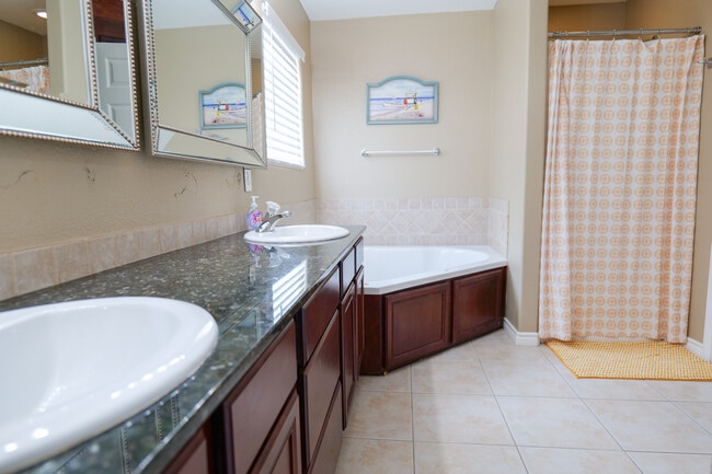 Building Photo - 15433 Cruiser St