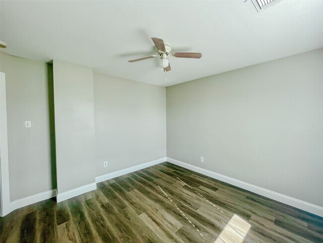 Building Photo - 11913 Longwood Garden Way