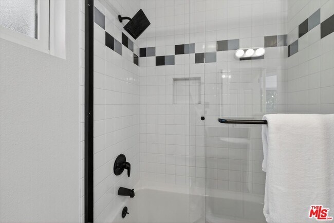 Building Photo - 1515 Rendall Pl