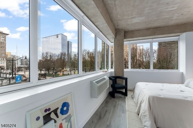 Building Photo - 10 Commerce Ct