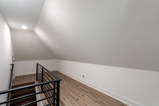 Building Photo - 468-470 E. 2nd Ave