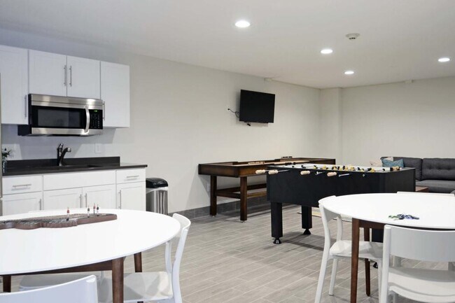 Building Photo - 4820 Park Commons Dr