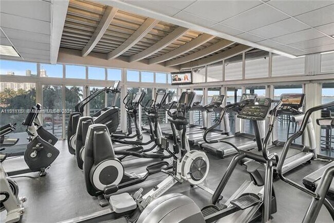 Building Photo - 1717 N Bayshore Dr