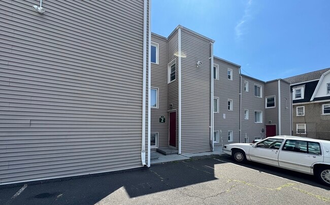 Building Photo - 36 Woodbury Ave