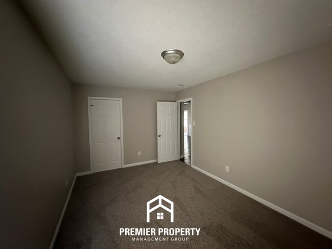 Building Photo - 968 Boones Hollow Dr