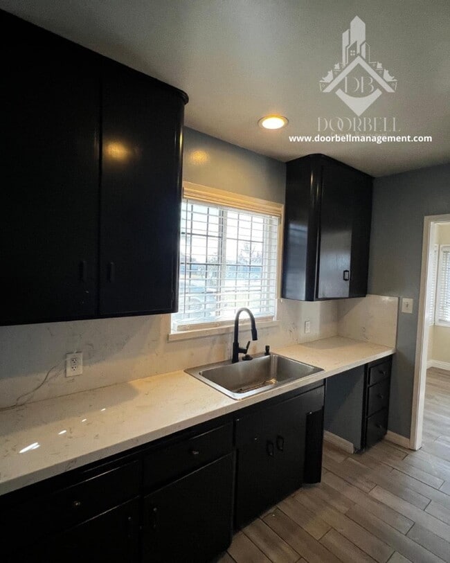 Building Photo - 956 W Harvard Pl