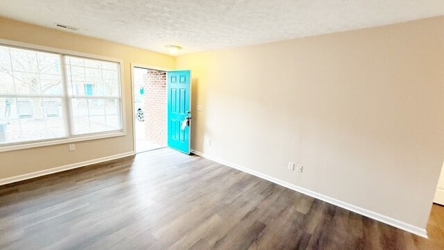 Building Photo - 2940 Carson Dr