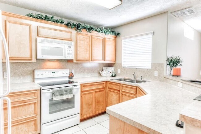 Building Photo - 213 Foster St