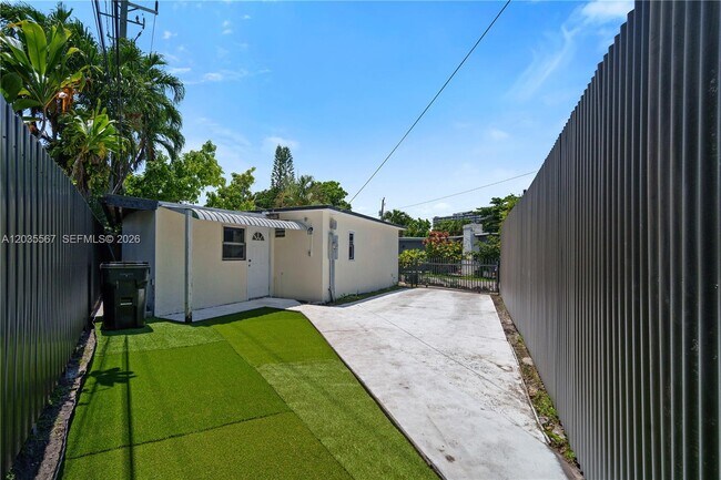 Building Photo - 2270 NE 135th Terrace
