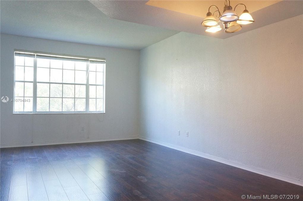 Building Photo - 705 SW 148th Ave