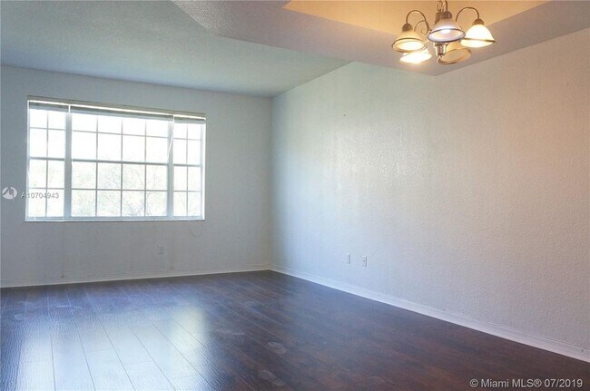 Building Photo - 705 SW 148th Ave