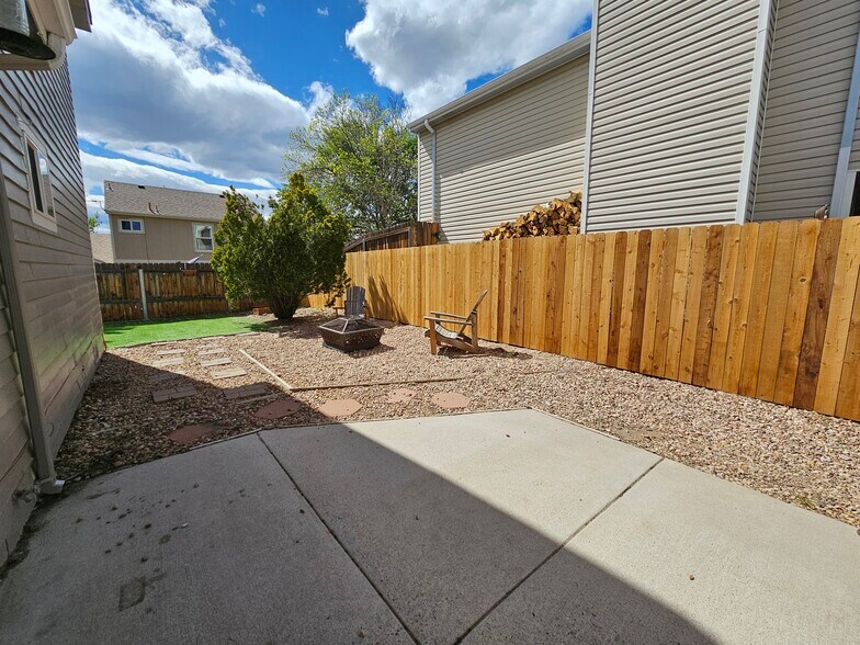 Building Photo - 7840 Lindsey Dr