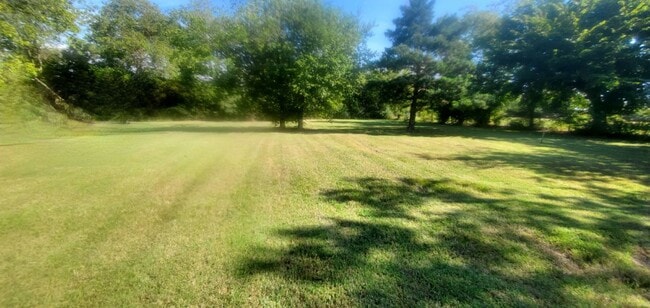 Building Photo - Handicap Accessible 2 bd, 2 ba - Beautiful...