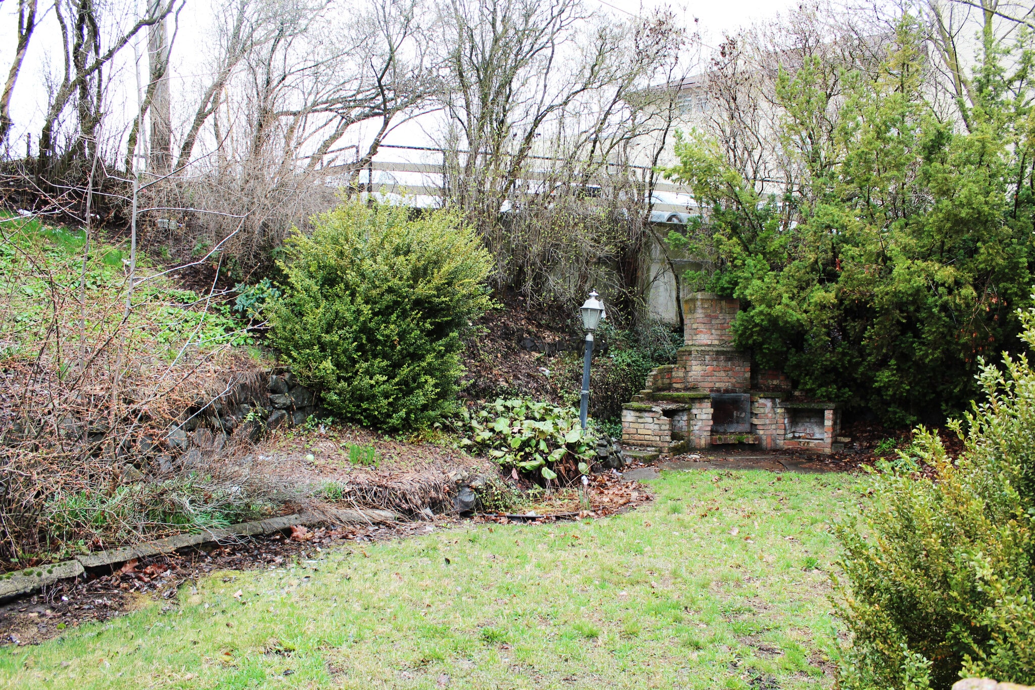 Building Photo - 905 NE C St