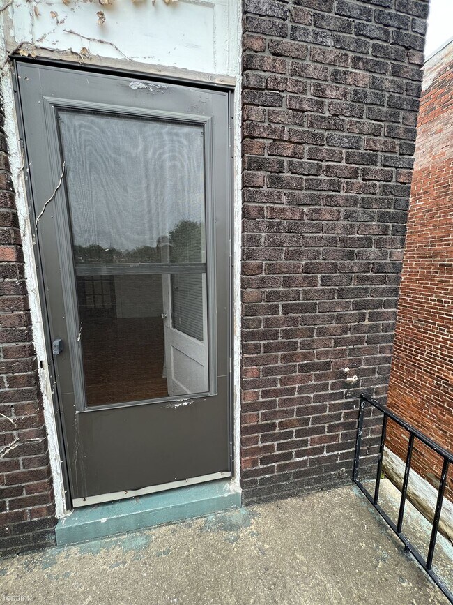 Building Photo - 1 br, 1 bath Duplex - 3724 Winnebago Stree...