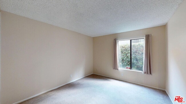 Building Photo - 15215 Magnolia Blvd