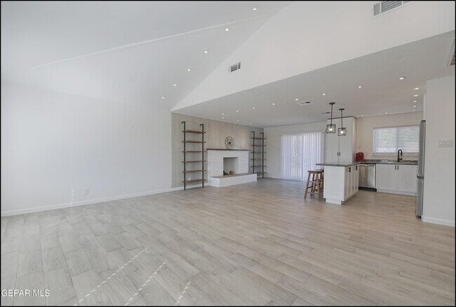 Building Photo - 8617 Darlina Dr