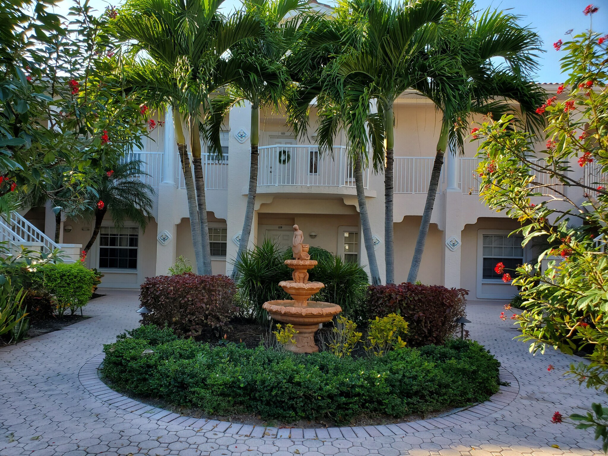 Building Photo - 4202 Central Sarasota Pky