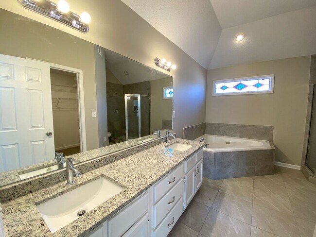 Building Photo - 4 bed, 2 bath in Cordova with ss appliance...