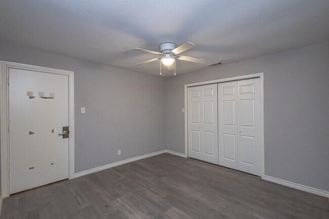 Building Photo - 1001 Castle Heights Dr