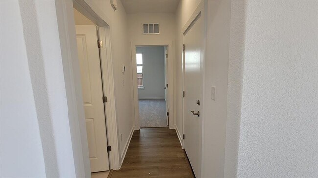 Building Photo - 440 Bristlecone Bend