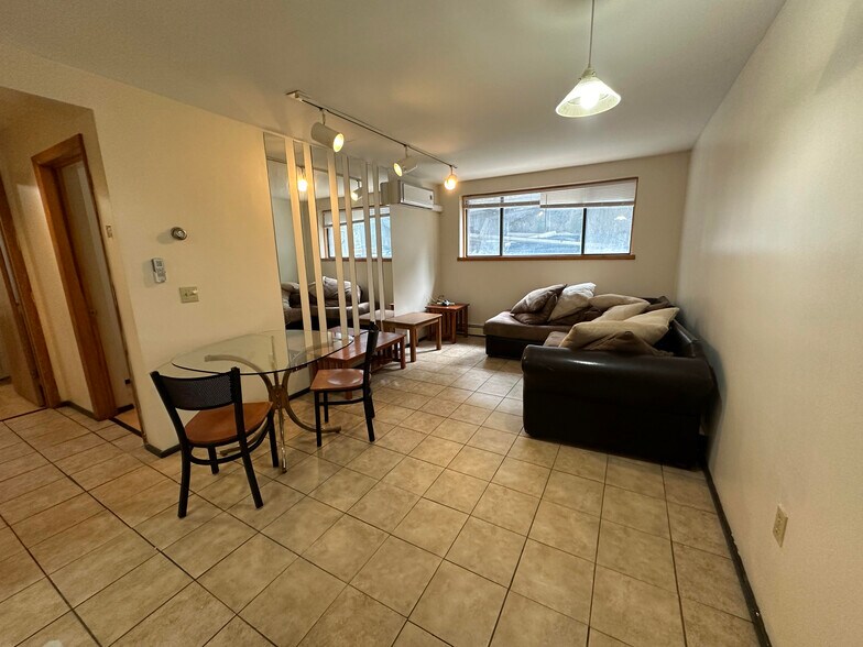 Primary Photo - 211 Linden Ave