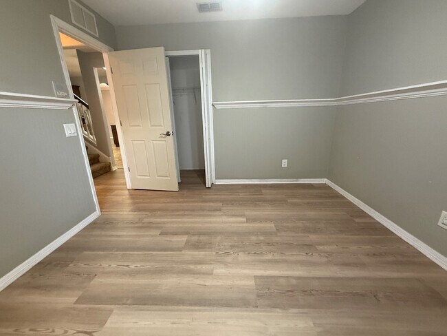 Building Photo - 3004 Downan Point Dr