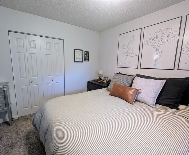 Building Photo - 236 Sunnyland Dr