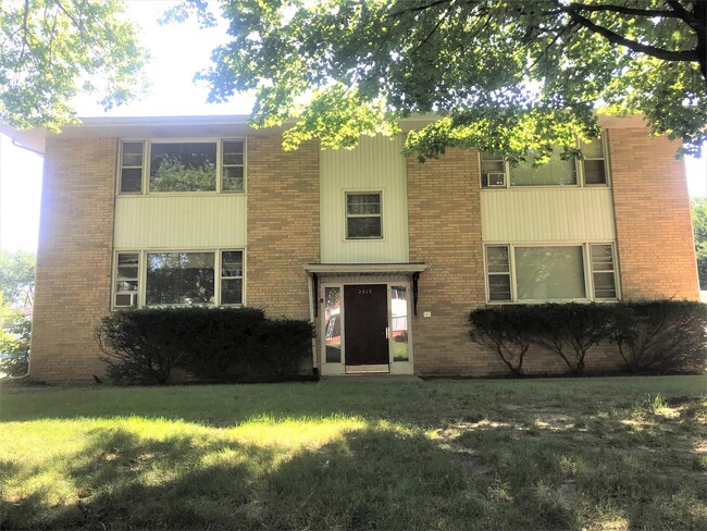 Building Photo - 2313 Brentwood Pkwy