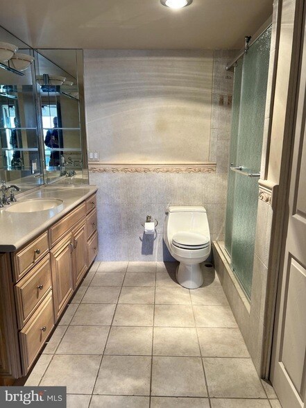 Building Photo - 200 Locust St