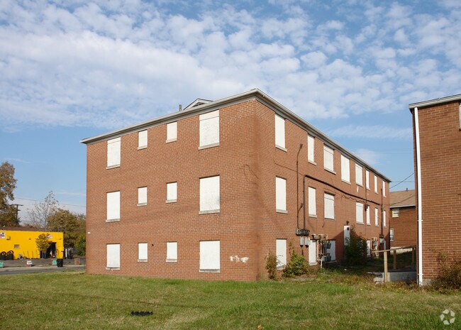 Building Photo - 1656 E Livingston Ave