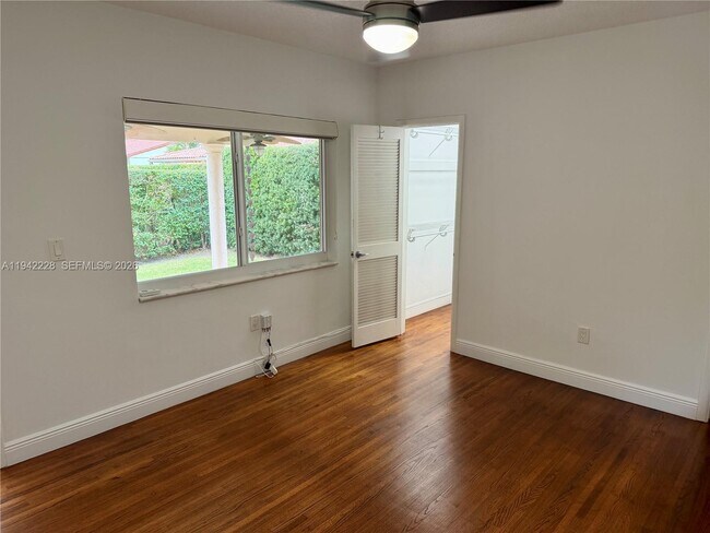 Building Photo - 814 Capri St