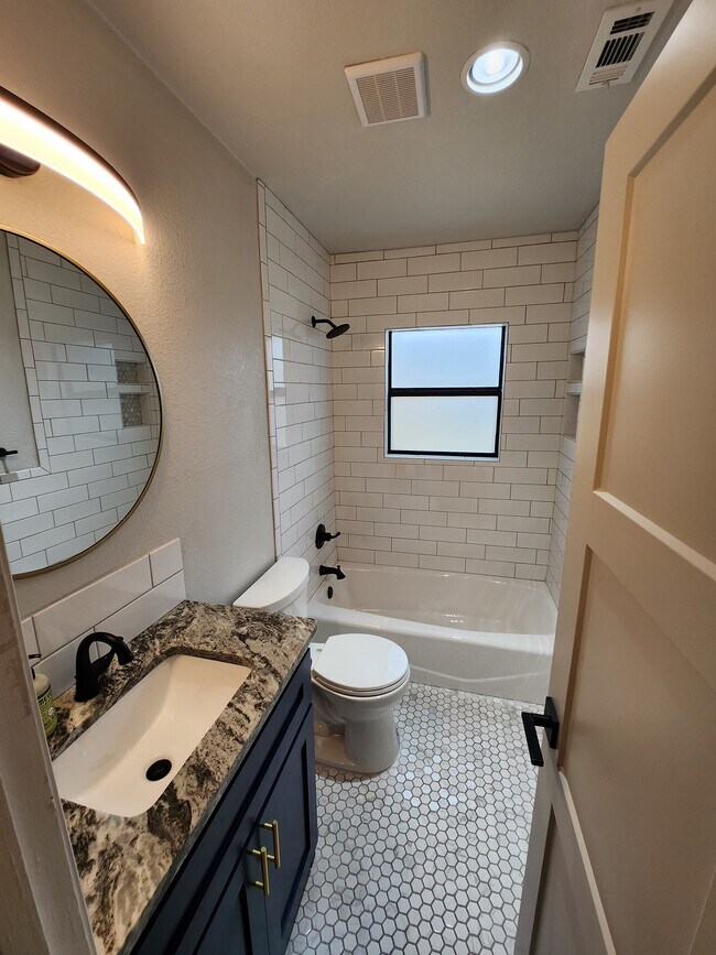 Building Photo - 1503 S 15th St