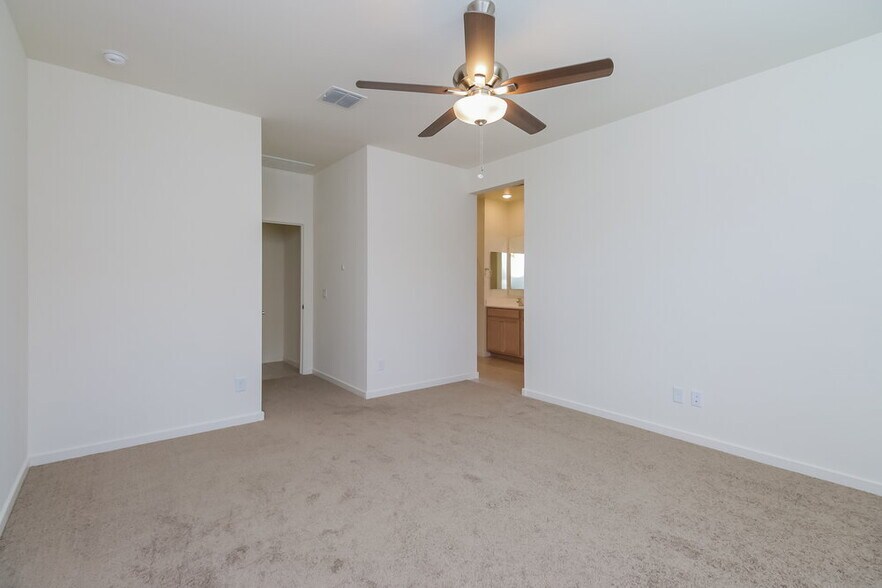 Building Photo - 4227 W Coneflower Ln