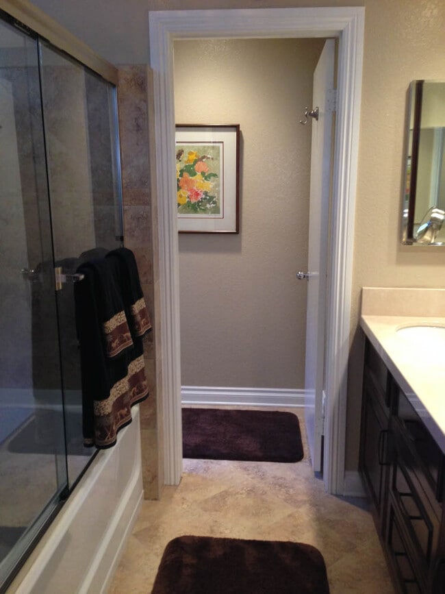 Building Photo - Charming Single-Story 2-Bedroom Home with ...