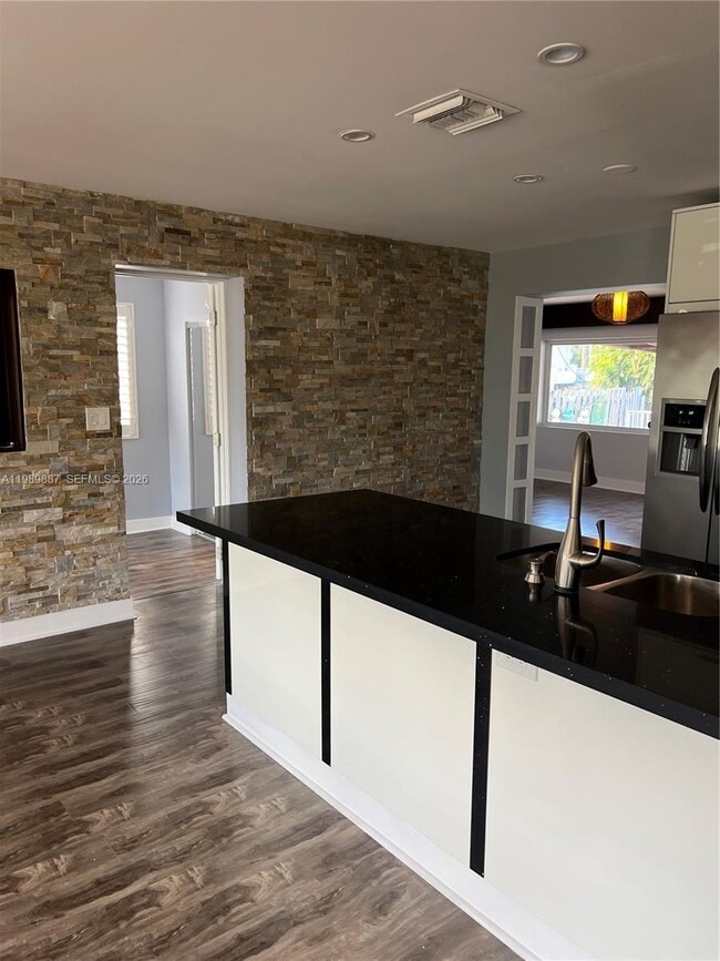 Building Photo - 2713 Sherman St