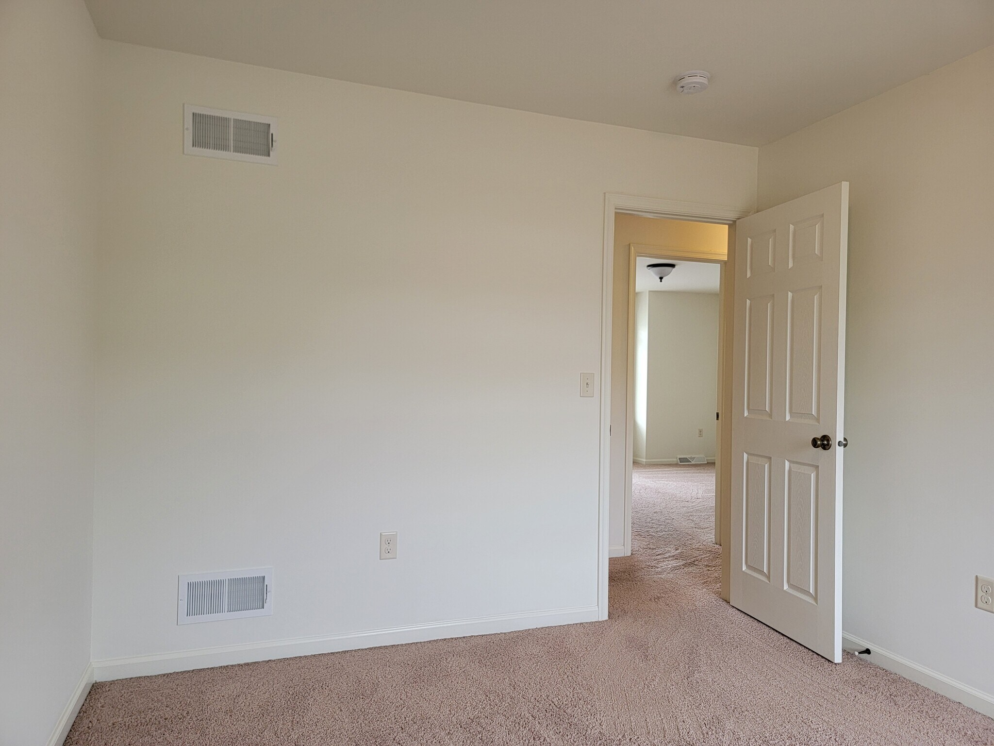 Building Photo - 227 Limestone Dr