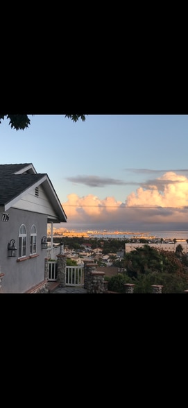 Building Photo - 706 W 29th St