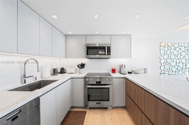 Building Photo - 2401 Collins Ave