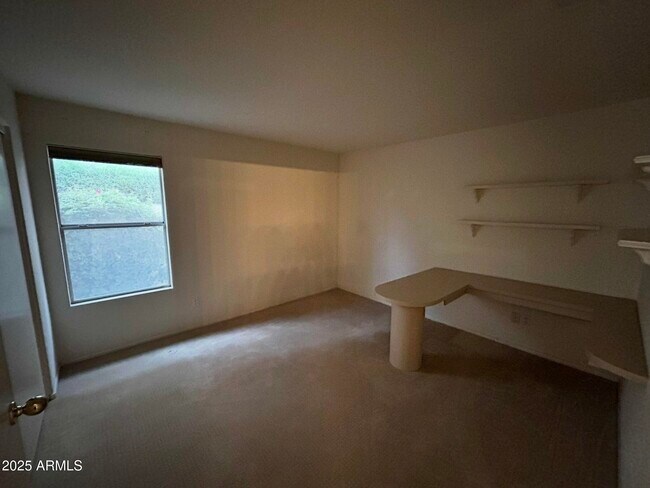 Building Photo - 4525 E Grovers Ave