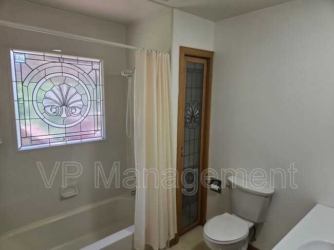 Building Photo - 1109 33rd St