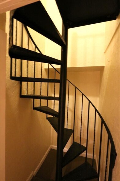 Building Photo - 14 Garrison Ave