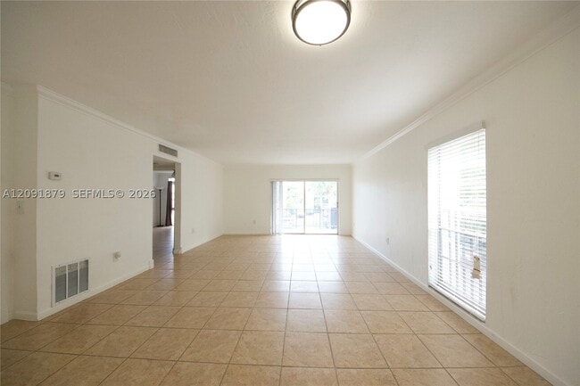 Building Photo - 6900 N Kendall Dr