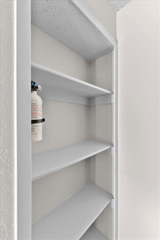 Building Photo - 9621 Walnut St