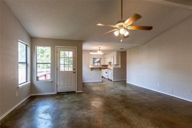 Building Photo - 12909 Campos Dr