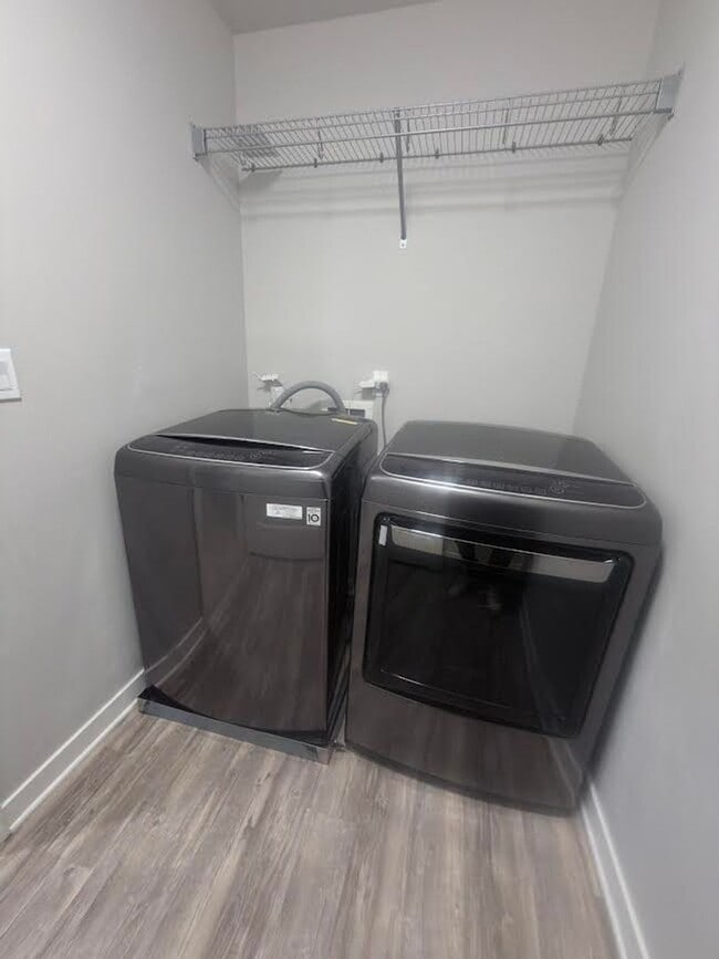 Building Photo - Charming and Sophisticated