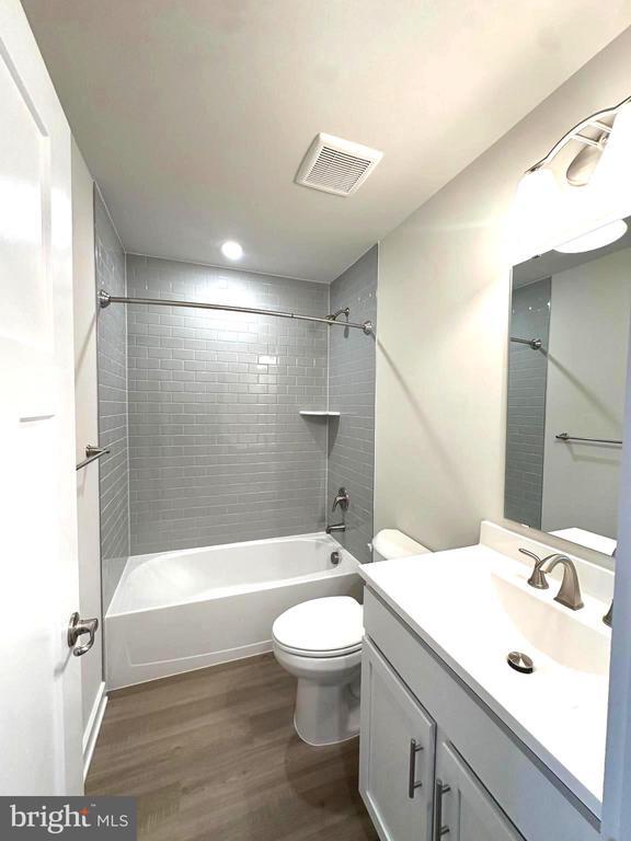 Building Photo - 369 Huntwell W Ave