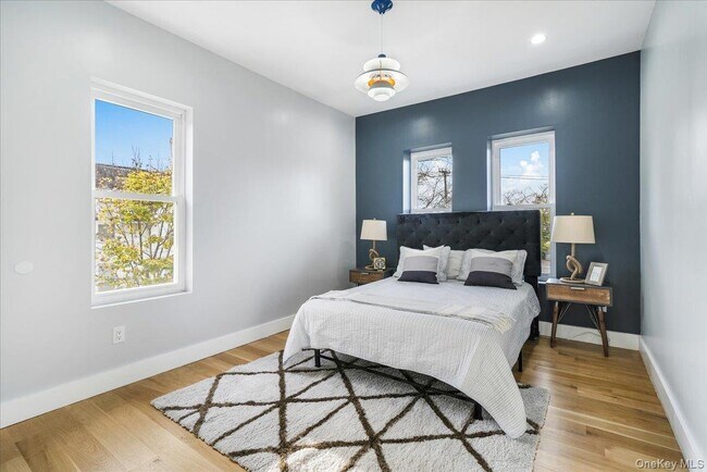 Building Photo - 260 W Main St