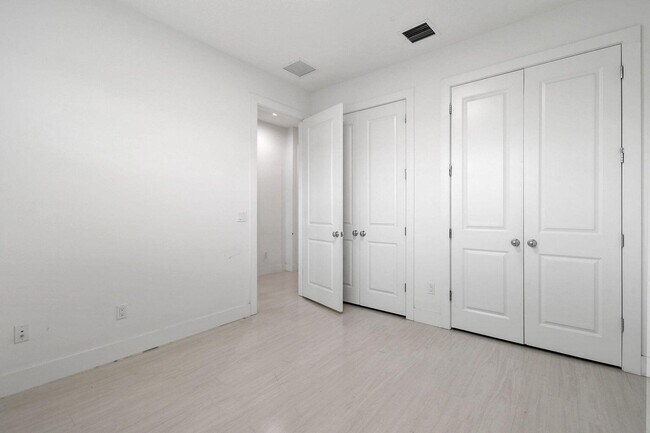 Building Photo - 1221 Faulkner Ter