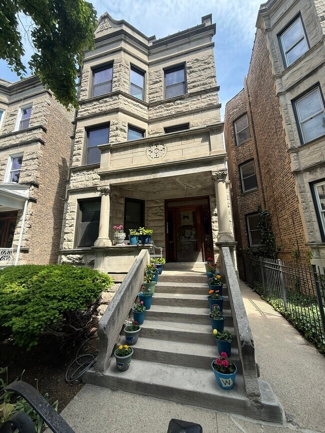 Primary Photo - 1336 W Cornelia Ave